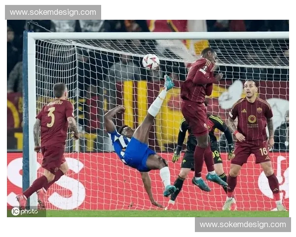 倒钩射门技巧全面解析如何提升球员的精准度与爆发力 倒钩射门技巧全面解析如何提升球员的精准度与爆发力